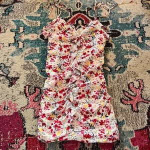 ASTR the label floral ruched mini dress in small. Worn twice only!